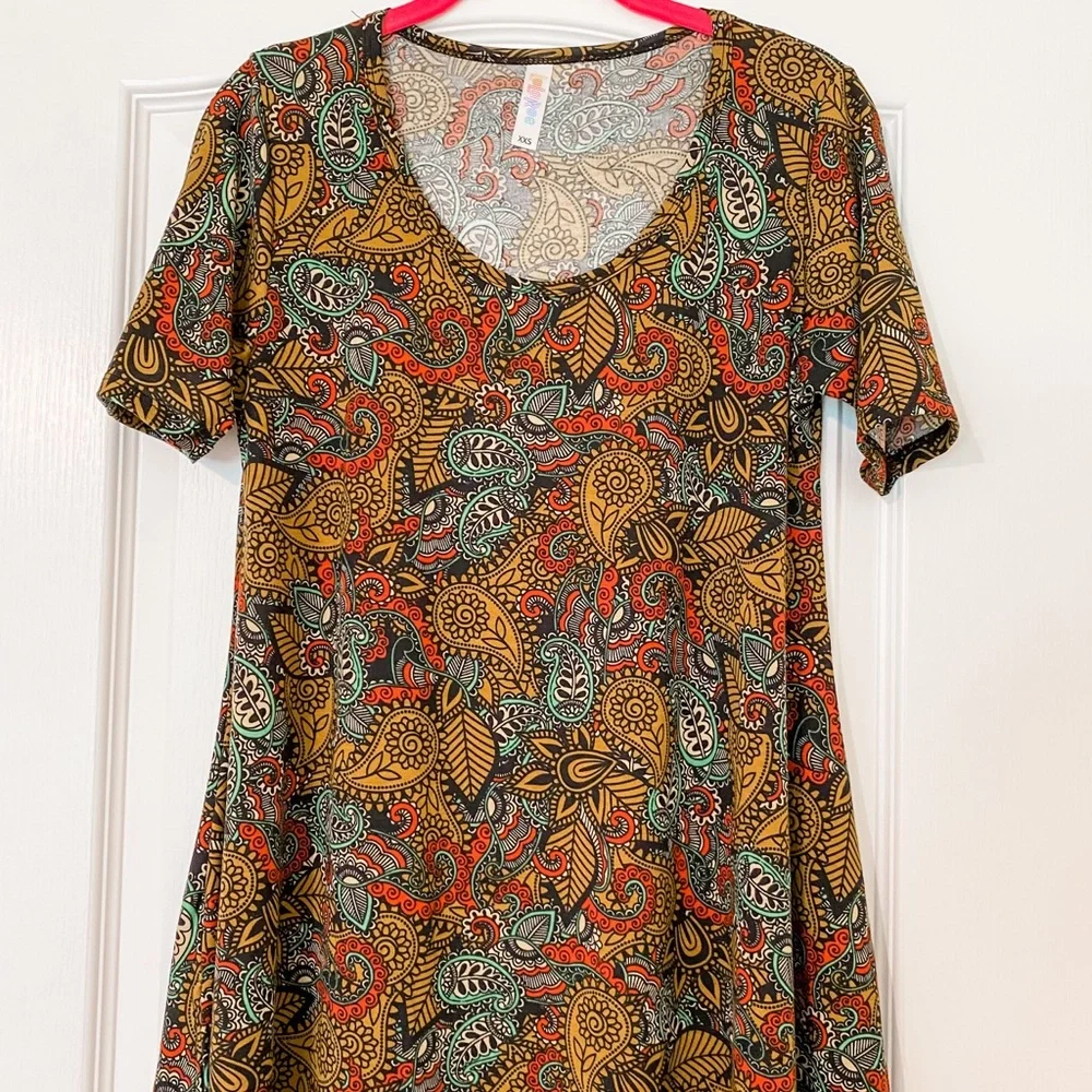 Lularoe Classic Tee - Picture 2 of 4